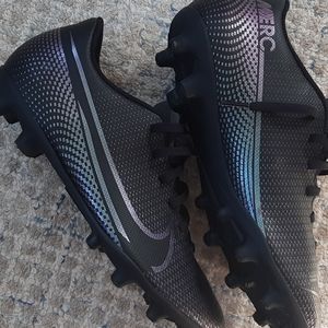 Nike Mercurial Vapor 13 Soccer Cleats